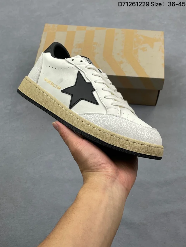 Golden Goose Sneakers Ball Star star-detail low-top product detail image 1