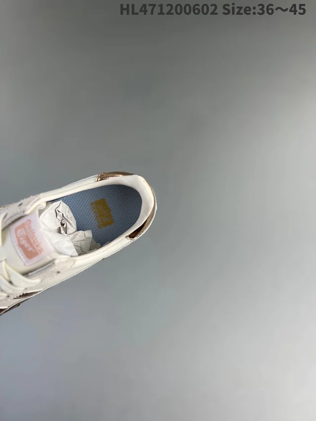 Onitsuka Tiger Sneakers Low-top leather with stripe overlays product detail image 5