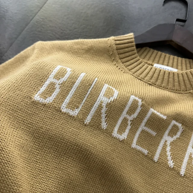 Burberry Knitwear Equestrian Knight stand-collar half-zip sweater product detail image 20