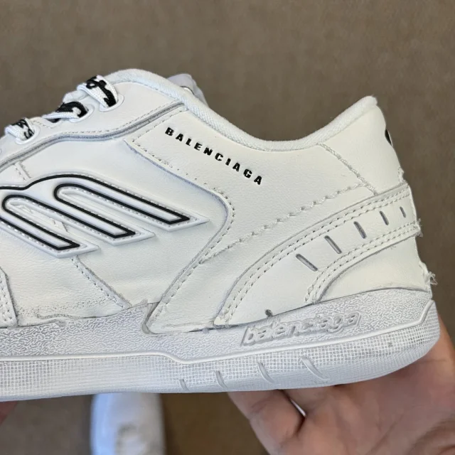 Balenciaga Sneakers Hamptons product detail image 22