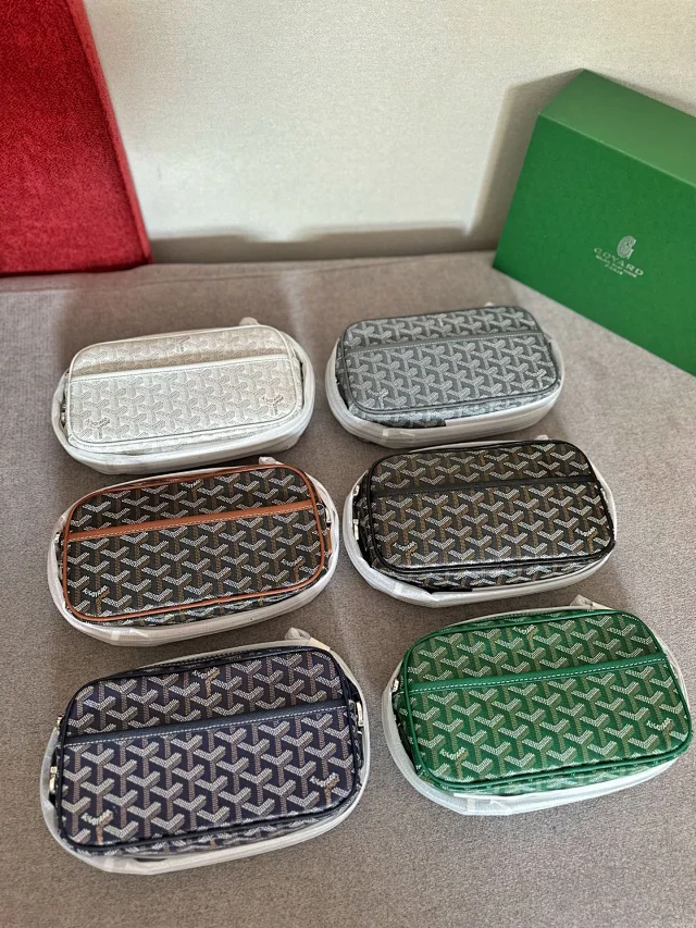 Goyard Crossbody Bags Monogram Zip Camera Bag product detail image 2