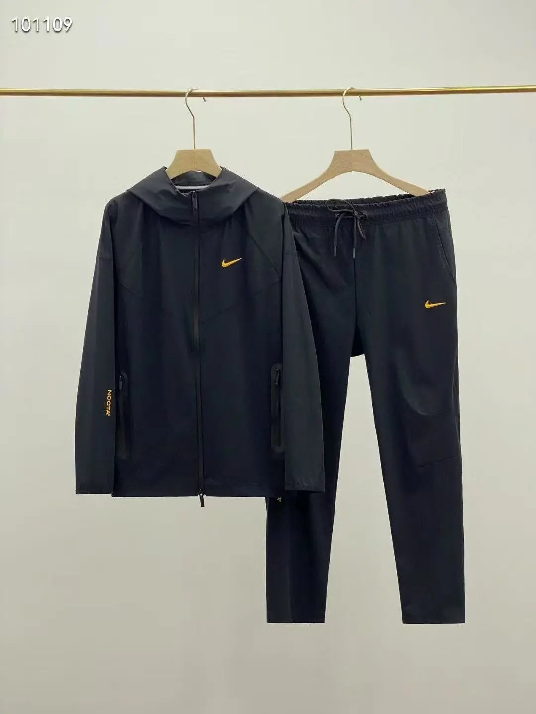 Nocta's complete set of clothes and pants