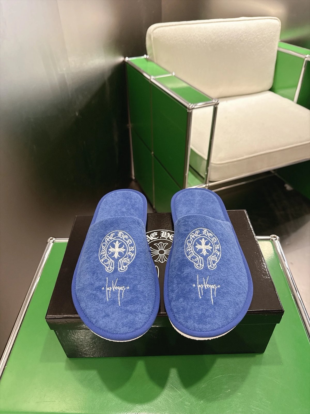 Horseshoe Embroidered Hotel Slippers XG Custom Style