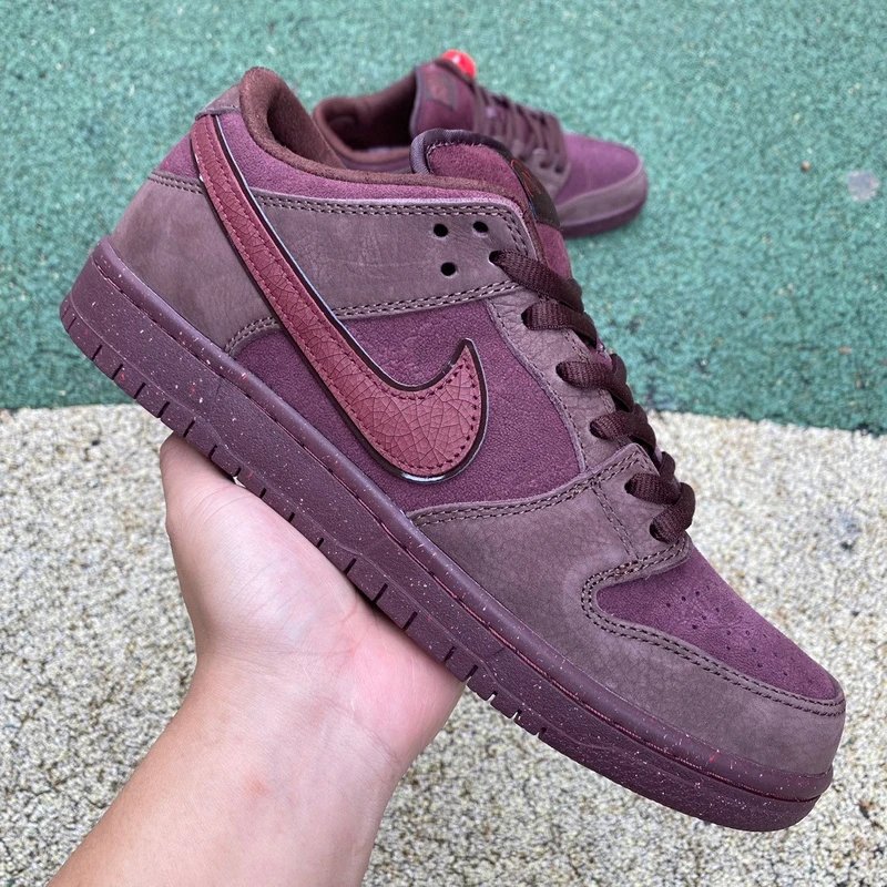 Men's shoes and women's shoes