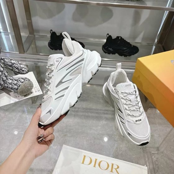 Men's shoes and women's shoes