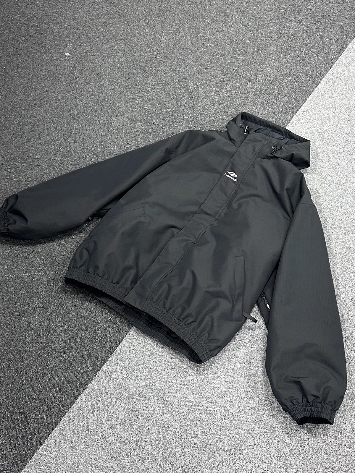 JUDX/Ski suit shipped on the 1.25th without returns or exchanges