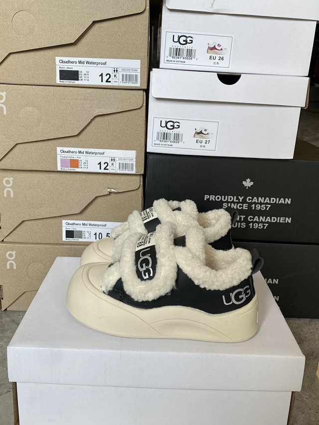 UGG Children's snow boots: seller detail photo 4