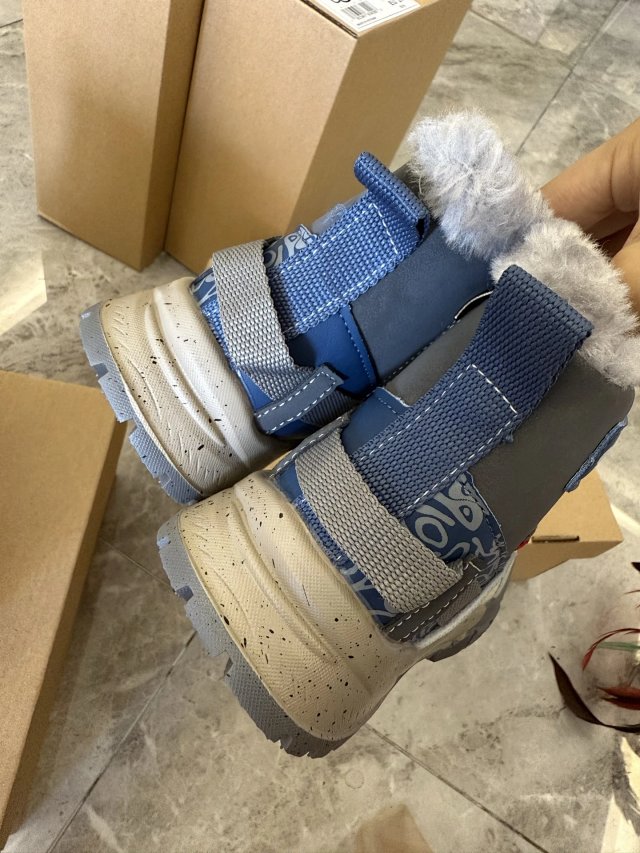 UGG Children's snow boots: seller detail photo 11