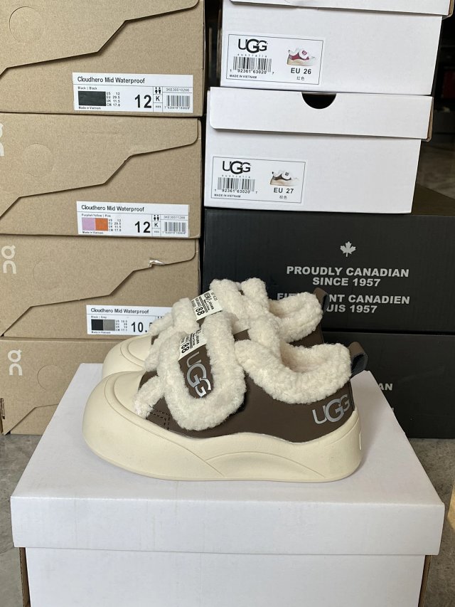 UGG Children's snow boots: seller detail photo 3