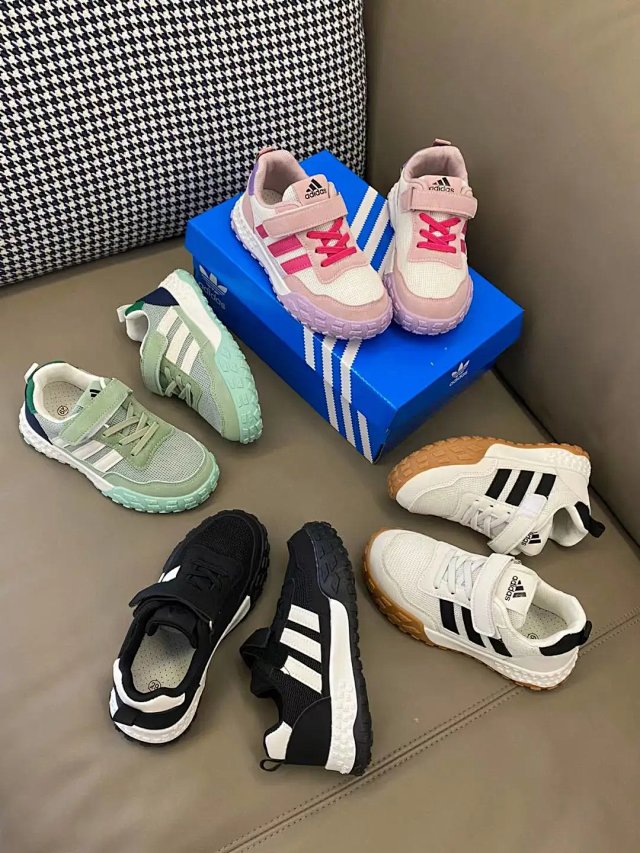 Adidas Children's Shoes: seller detail photo 1