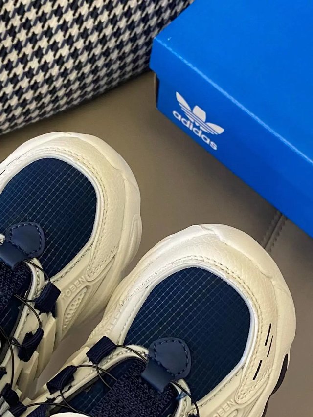 Adidas Children's Shoes: seller detail photo 11