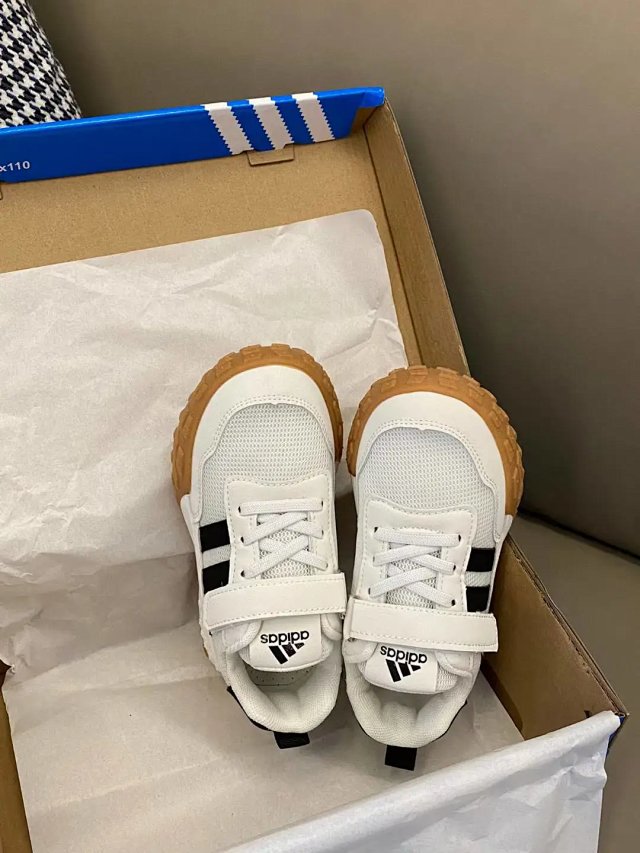 Adidas Children's Shoes: seller detail photo 9