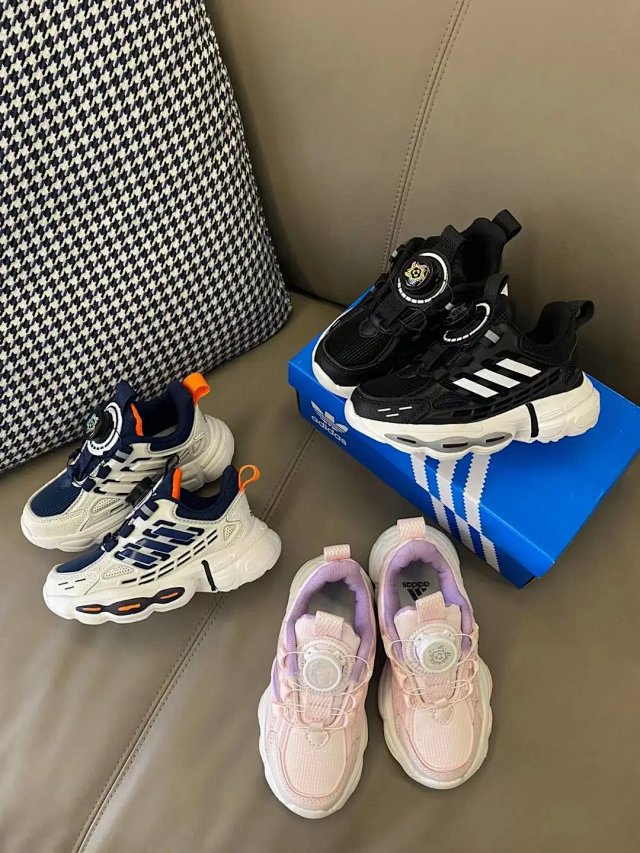 Adidas Children's Shoes: seller detail photo 1