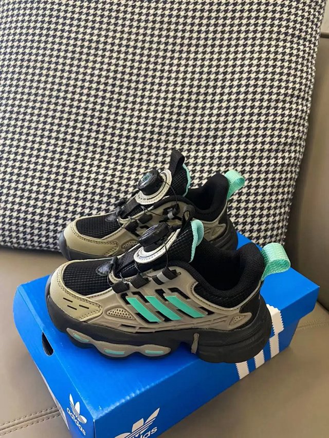 Adidas Children's Shoes: seller detail photo 10
