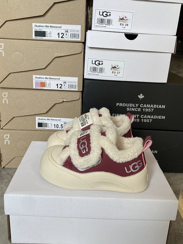 UGG Children's snow boots: seller detail photo 1