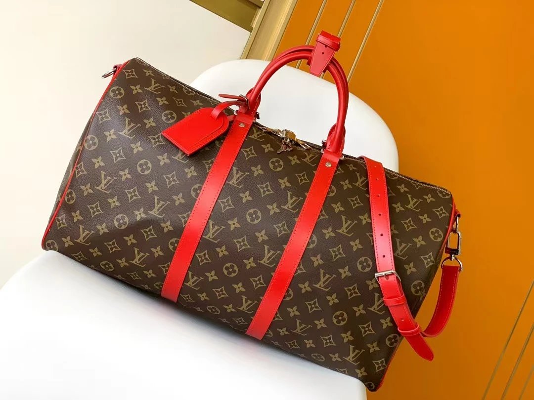 Stylish travel bags for both men and women 4