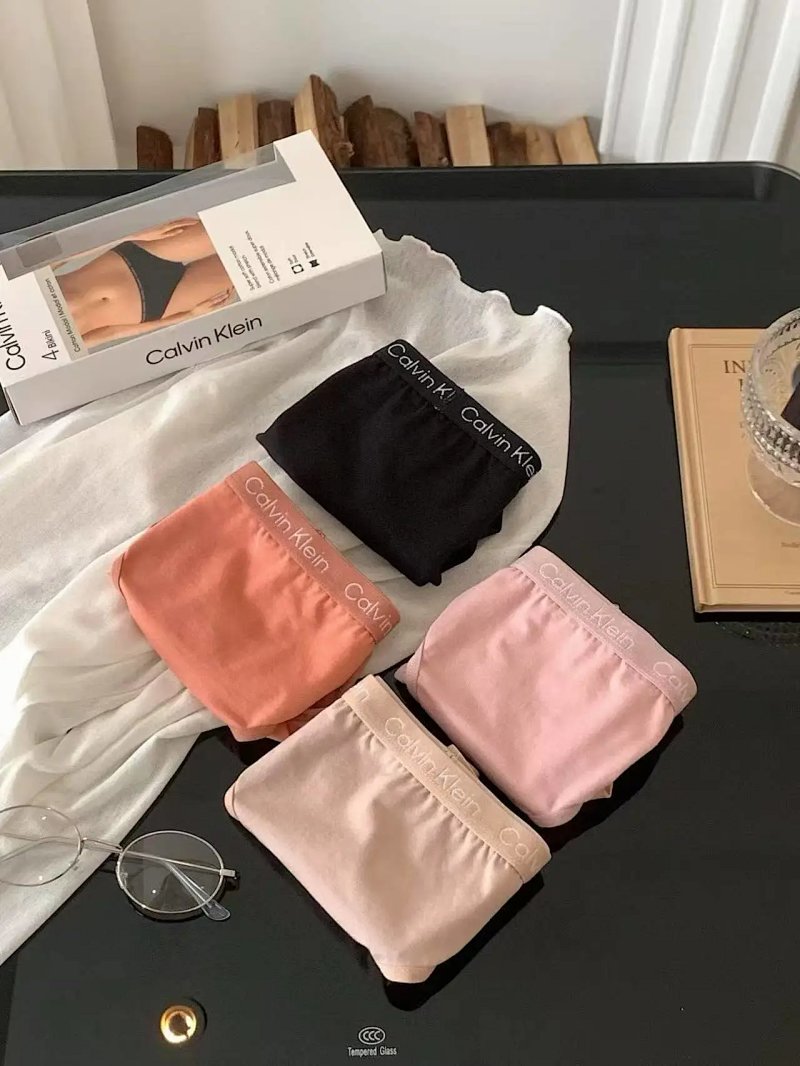 4 paris of briefs for woman 粉黑4条装内裤