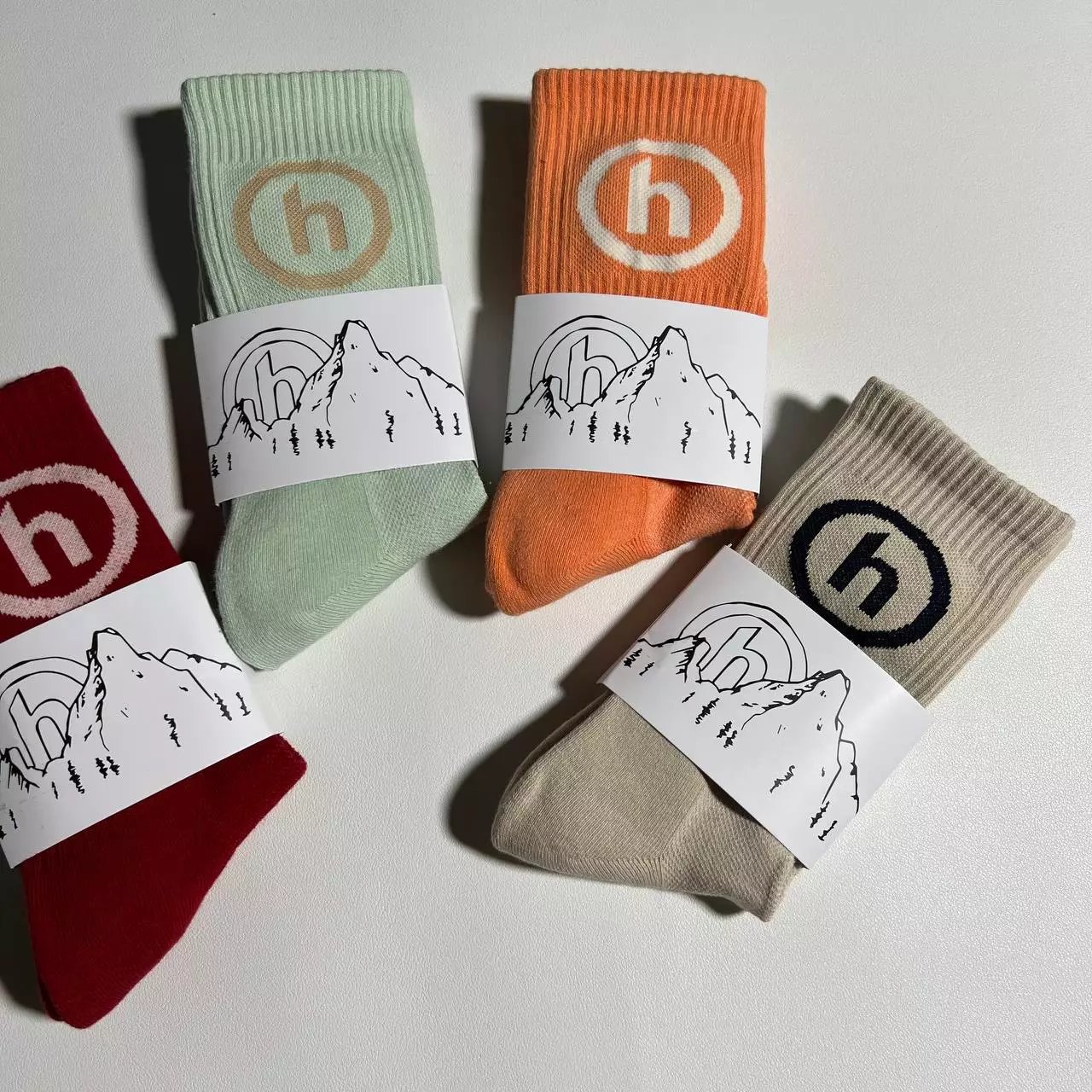 H Logo Mountain Socks [1 style