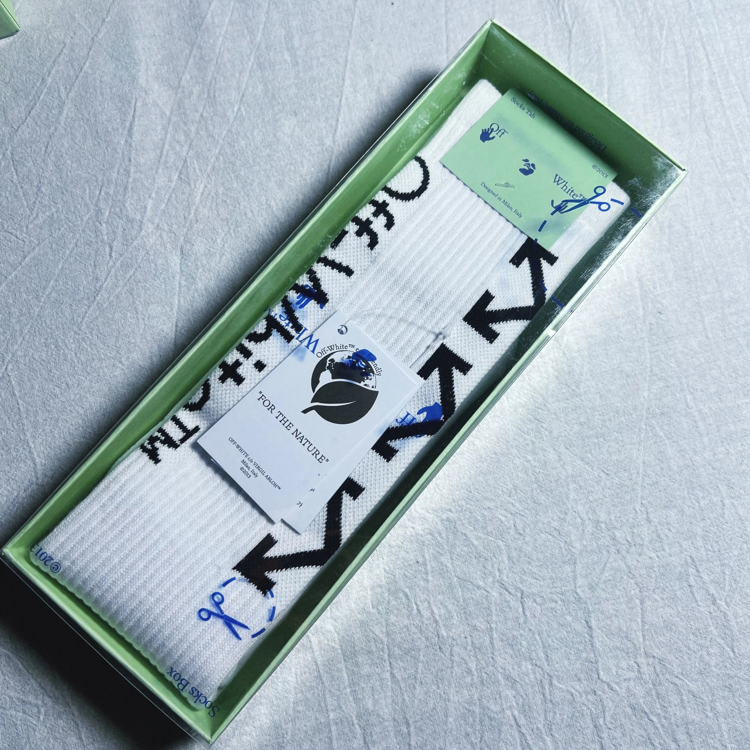 OW 白色 箭头字母 袜字