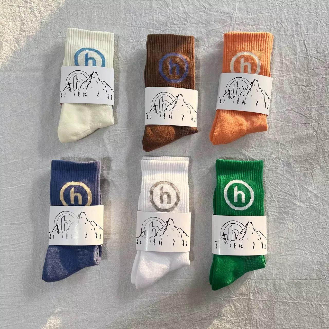 H Mountain Logo Socks [1 style