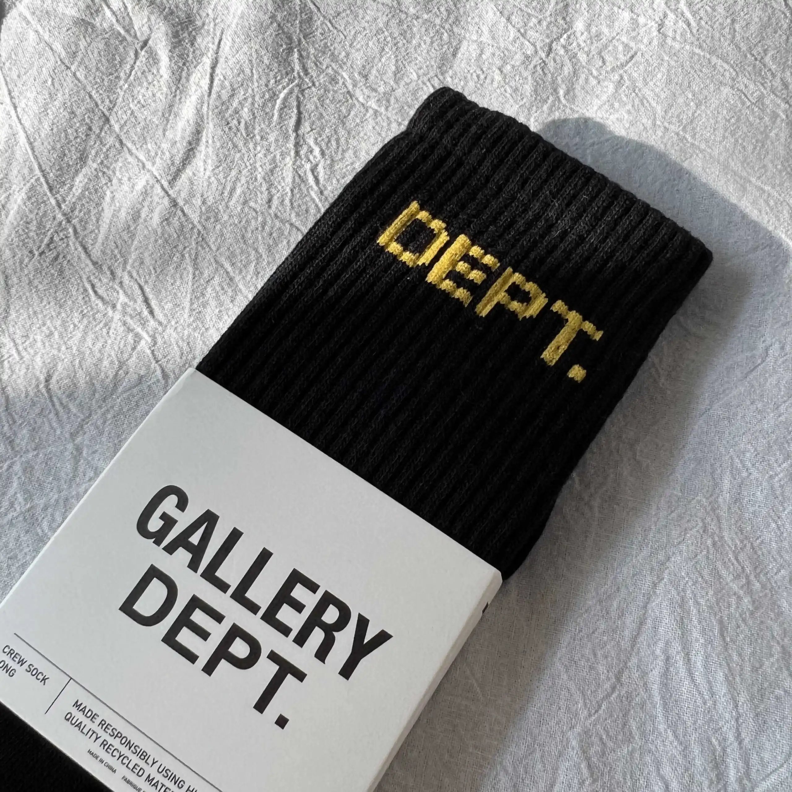 D.E.P.T 黑黄黄！ black/yellow