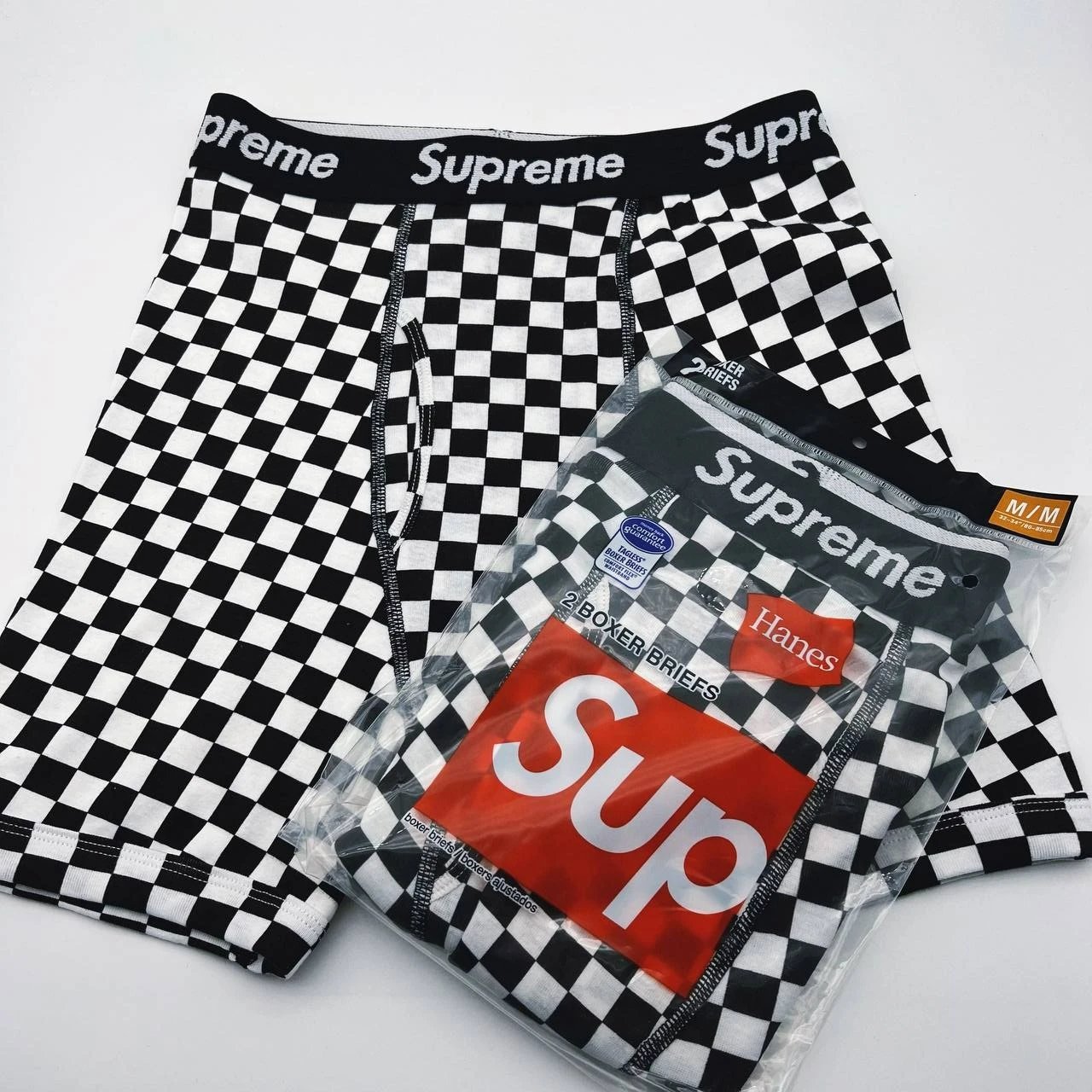 Black and White Checkered Pattern: Size S