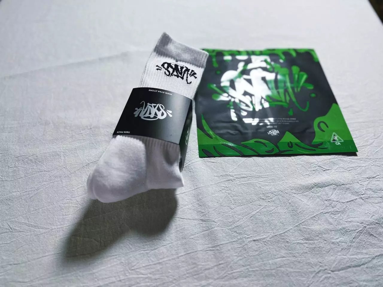 Design Sock with Graffiti Logo Black Socks - 5