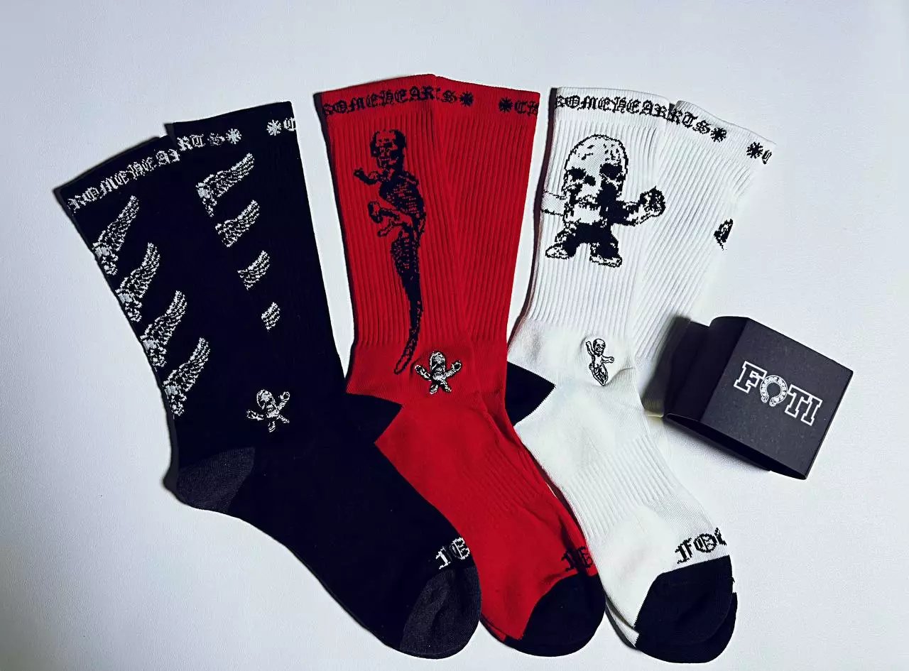 Item Thumbnail for CHROME HEARTS 2023 foti towel socks