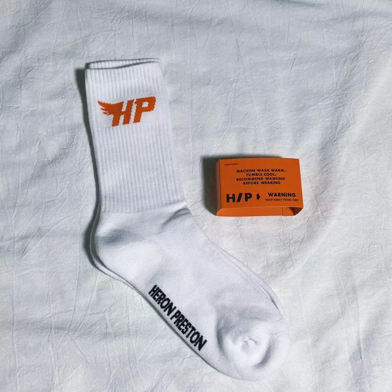 202300380 HP翅膀白橘  毛巾