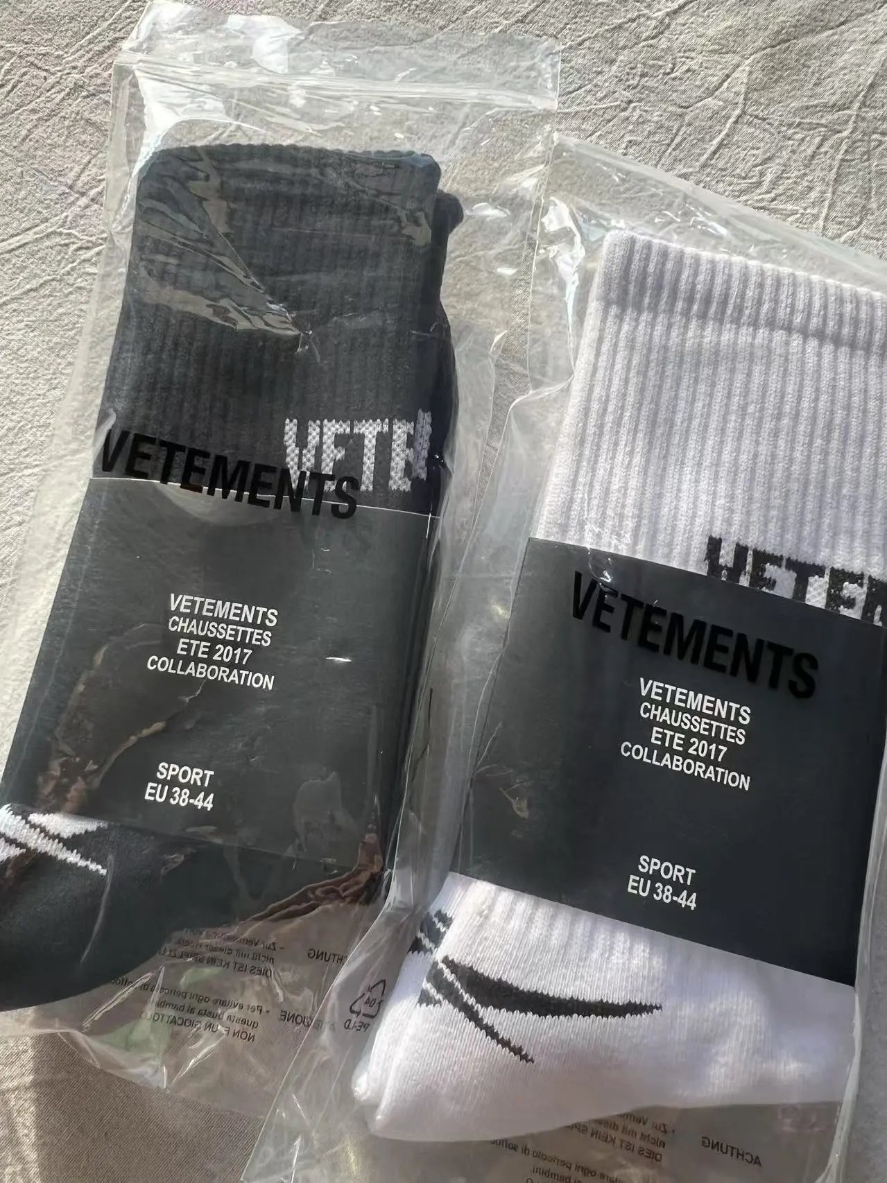 VETEMENTS 基础字母潮流高品质中筒袜