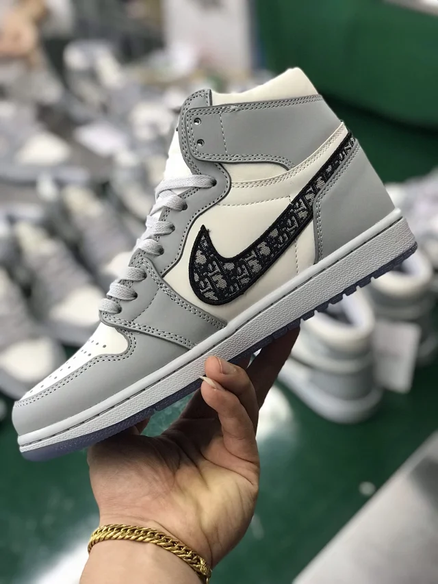 Nike Air Jordan 1 High product detail image 1
