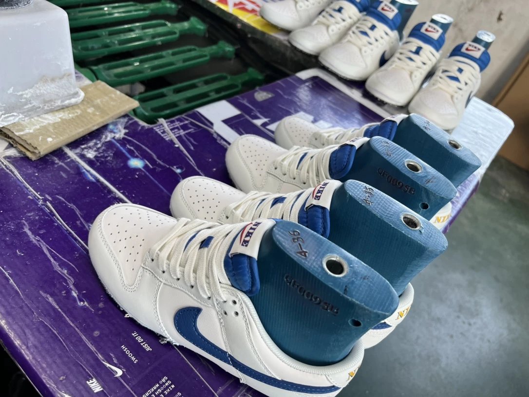 Nike Sneakers Dunk Low image 3