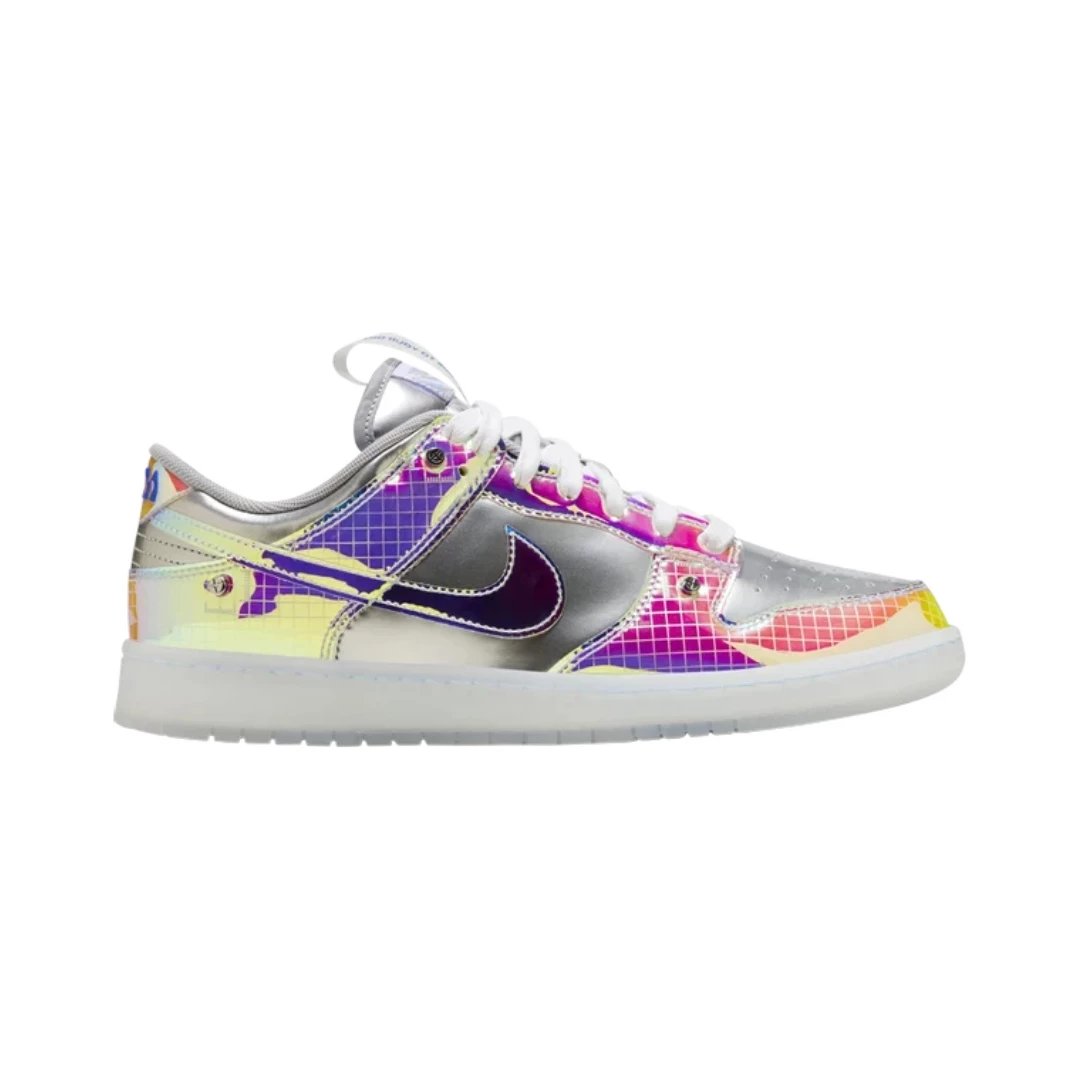 Nike Sneakers Dunk Low — Be True to Your DNA - Silver