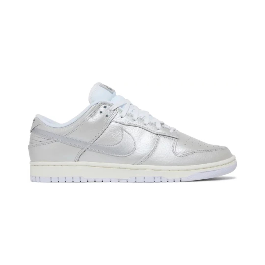 Nike Sneakers Dunk Low — Metallic Silver