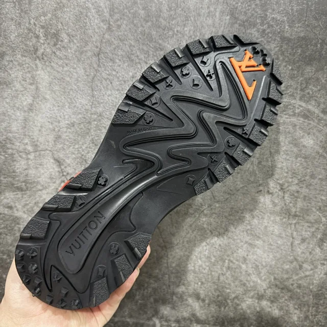 Louis Vuitton Sneakers LV Runner Tatic product detail image 18
