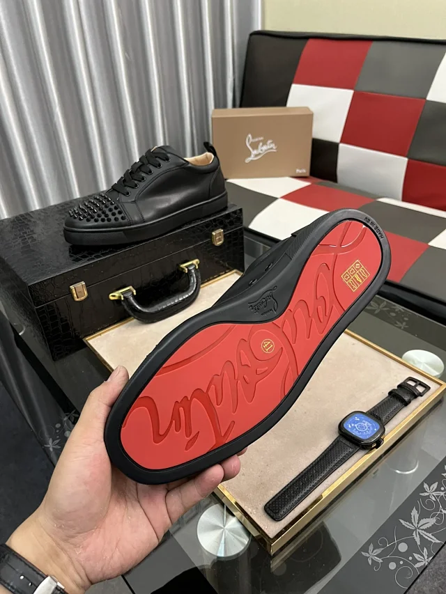 Christian Louboutin Sneakers Louis Junior Spikes low-top product detail image 2