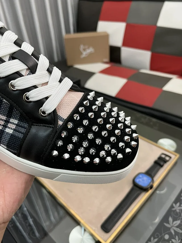 Christian Louboutin Sneakers Louis Junior Spikes low-top product detail image 34