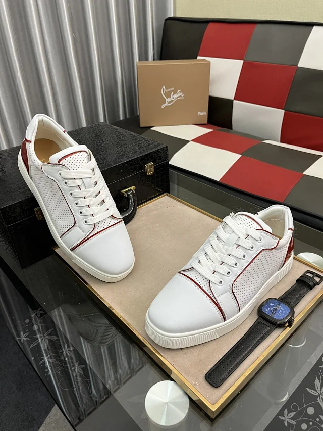 Christian Louboutin Sneakers Louis Junior Spikes low-top product detail image 59
