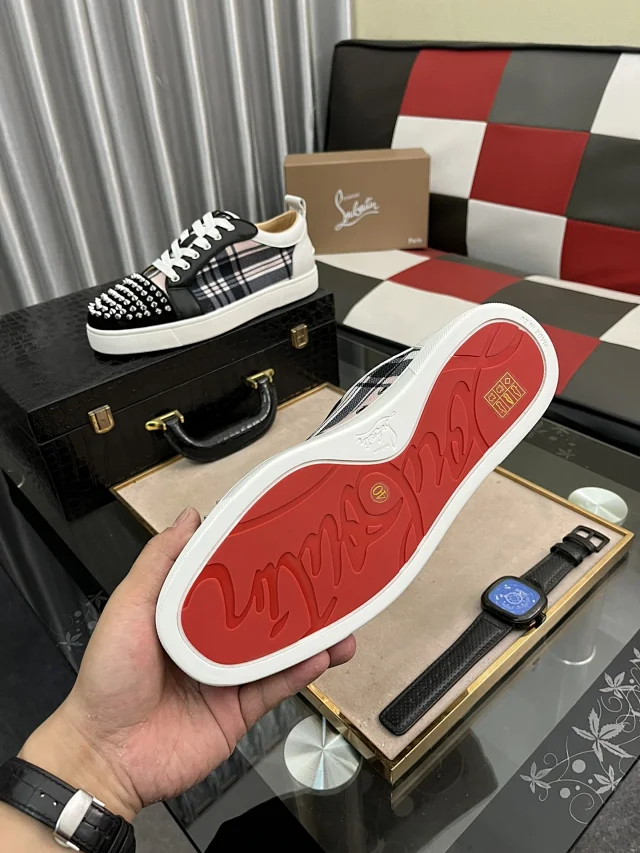 Christian Louboutin Sneakers Louis Junior Spikes low-top product detail image 31