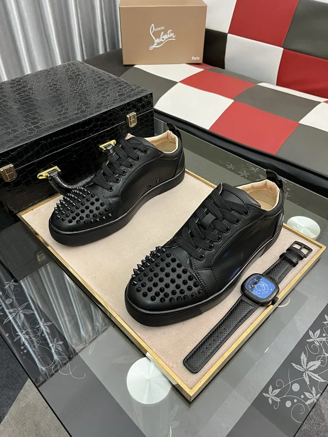 Christian Louboutin Sneakers Louis Junior Spikes low-top product detail image 3