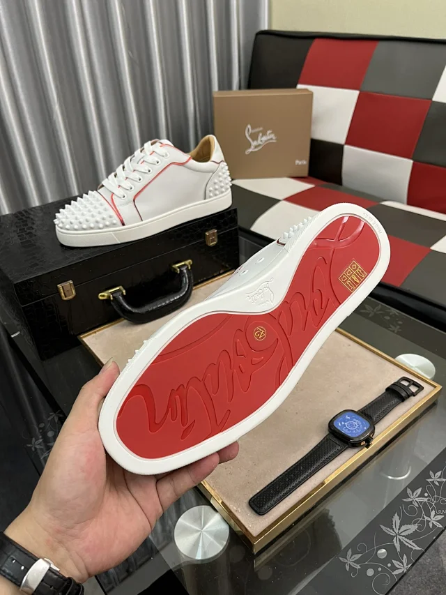 Christian Louboutin Sneakers Louis Junior Spikes low-top product detail image 84