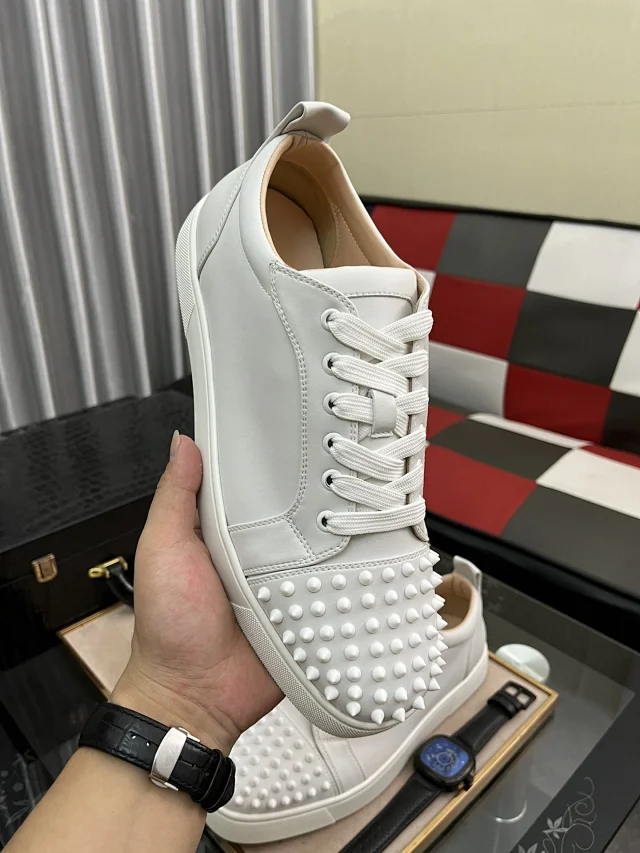 Christian Louboutin Sneakers Louis Junior Spikes low-top product detail image 50