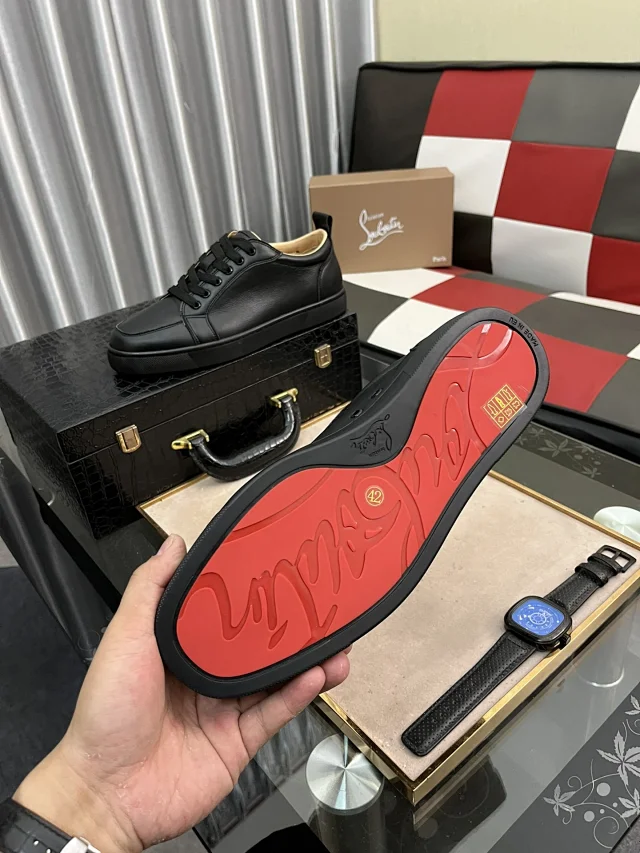 Christian Louboutin Sneakers Louis Junior Spikes low-top product detail image 11