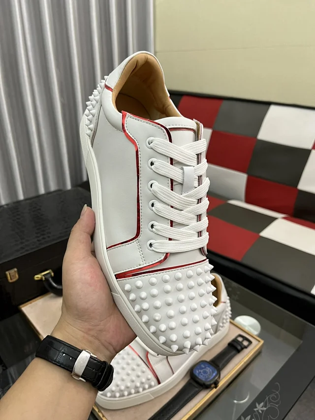 Christian Louboutin Sneakers Louis Junior Spikes low-top product detail image 86