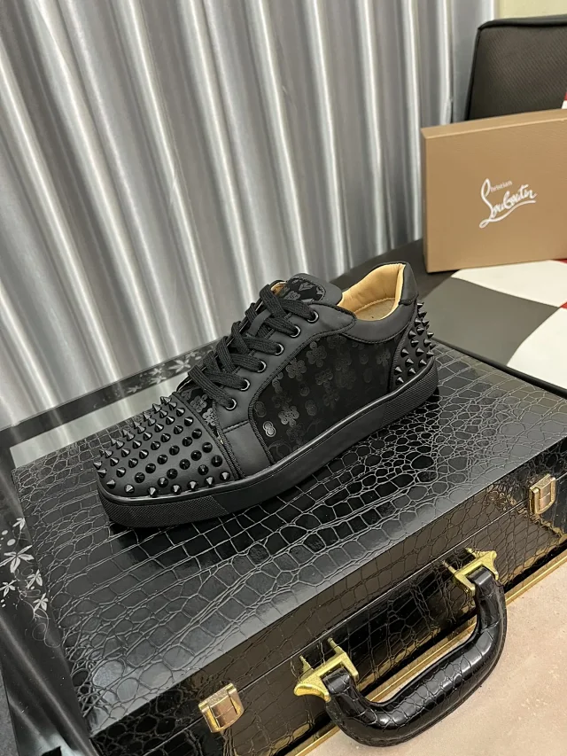 Christian Louboutin Sneakers Louis Junior Spikes low-top product detail image 41