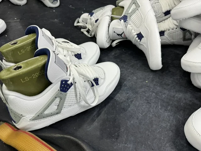 Jordan Sneakers Air 4 product detail image 1