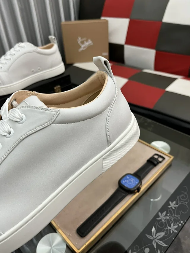 Christian Louboutin Sneakers Louis Junior Spikes low-top product detail image 54