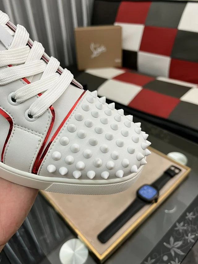 Christian Louboutin Sneakers Louis Junior Spikes low-top product detail image 87