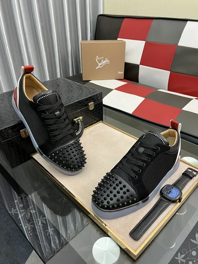 Christian Louboutin Sneakers Louis Junior Spikes low-top product detail image 64