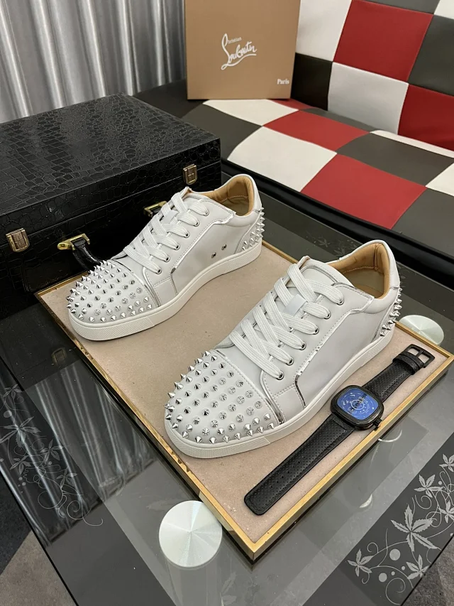 Christian Louboutin Sneakers Louis Junior Spikes low-top product detail image 93